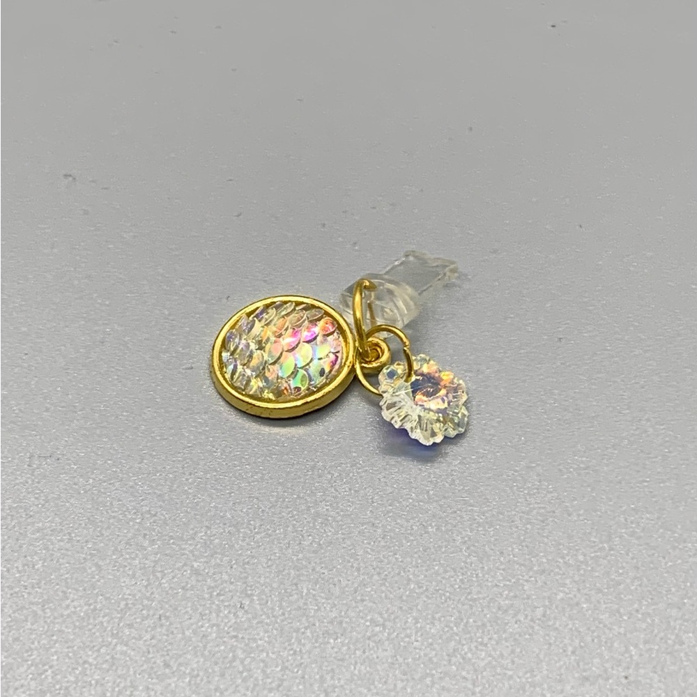 Fish scale and crystal flower phone dust plug